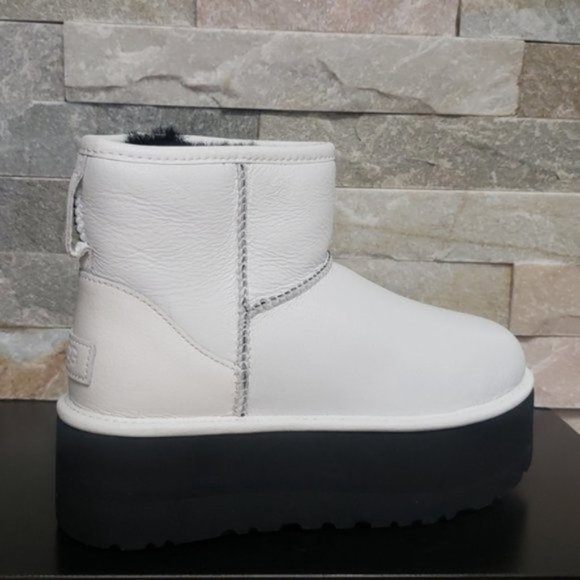 UGG Women's Classic Mini Platform Boot - Picture 8 of 11